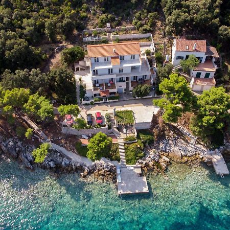 Apartments Luka Uble Екстериор снимка