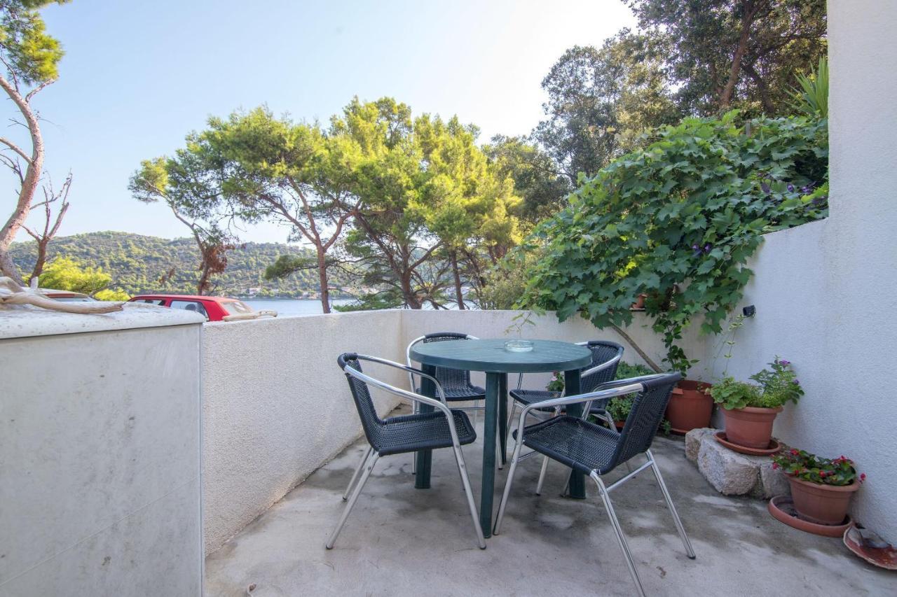 Apartments Luka Uble Екстериор снимка