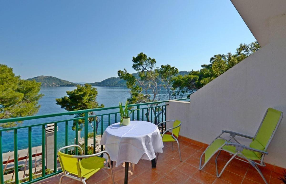 Apartments Luka Uble Екстериор снимка