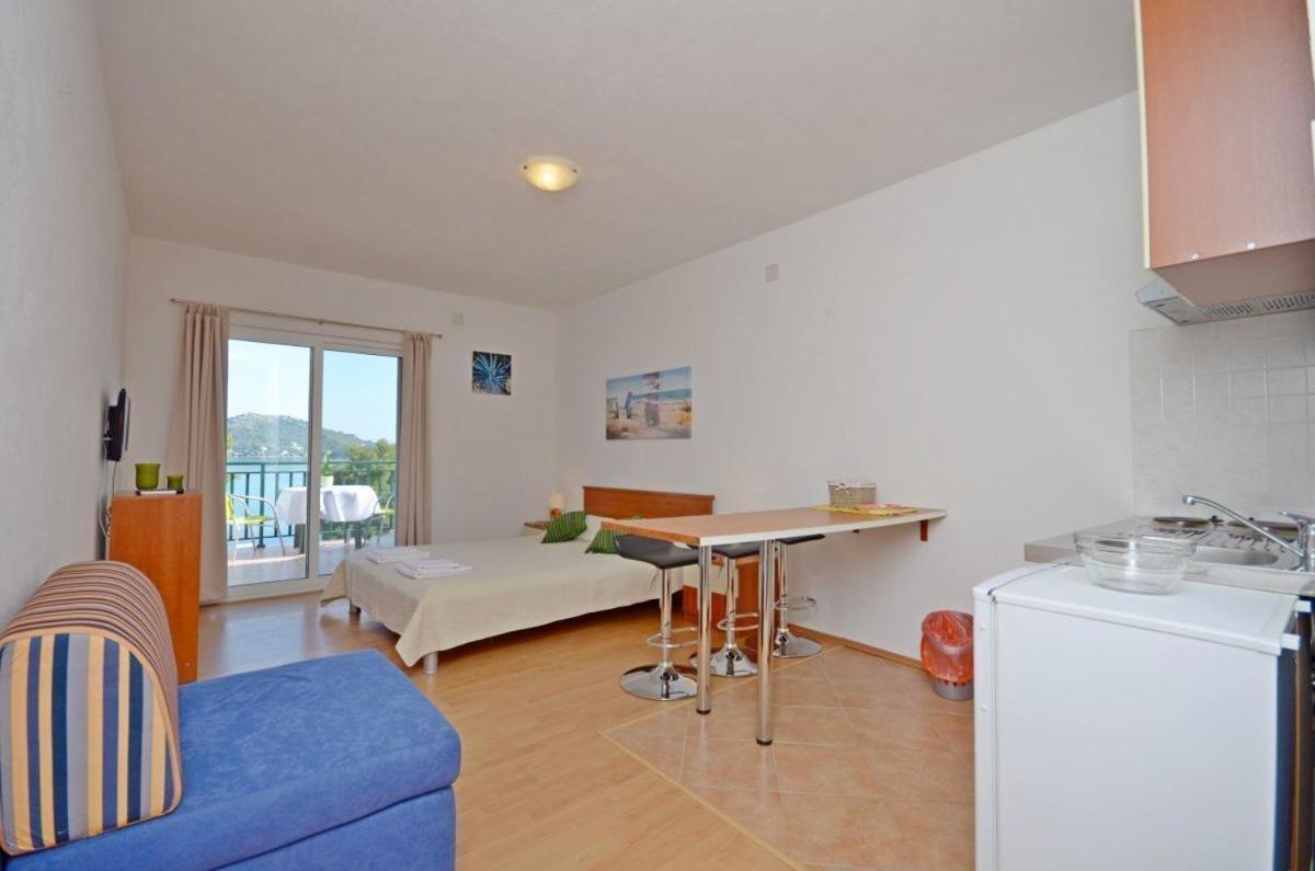 Apartments Luka Uble Екстериор снимка