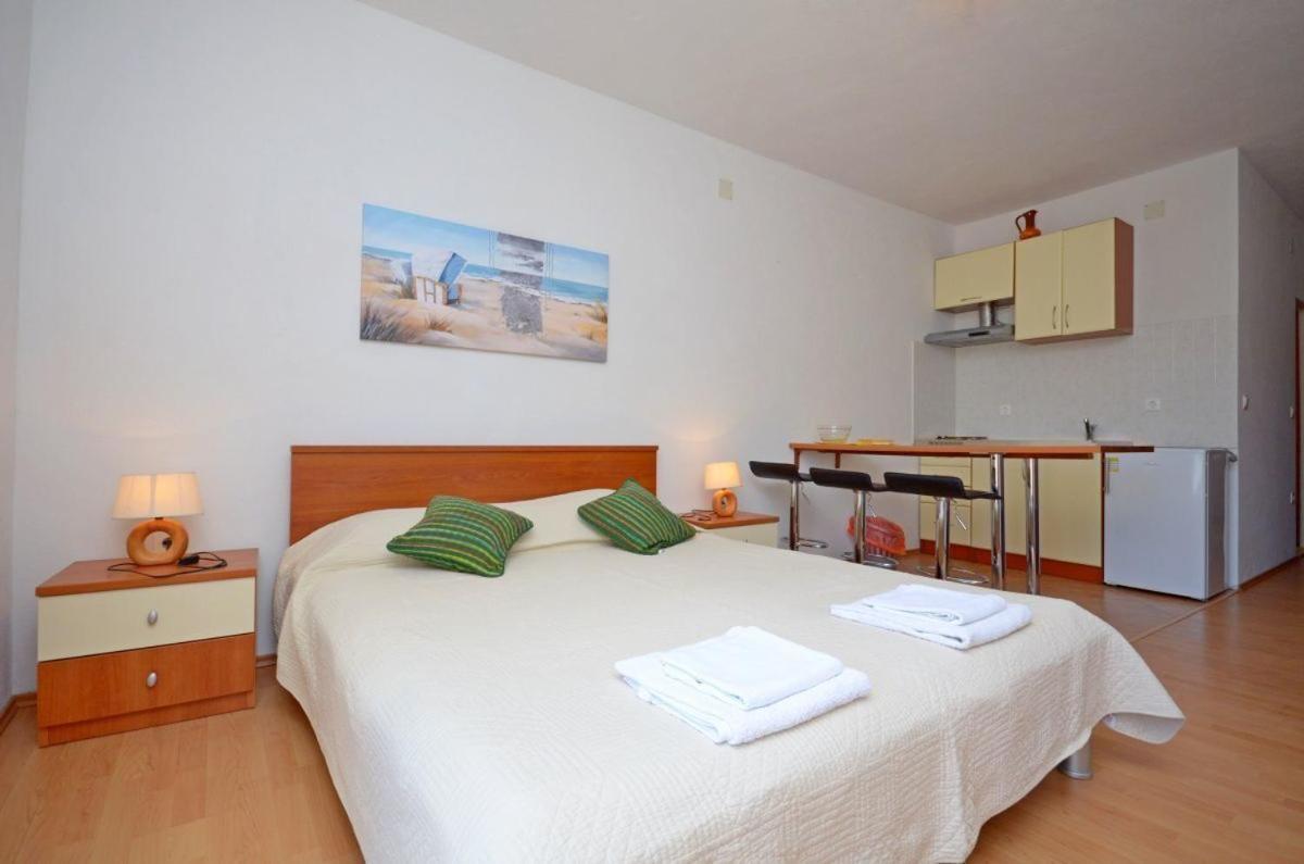 Apartments Luka Uble Екстериор снимка