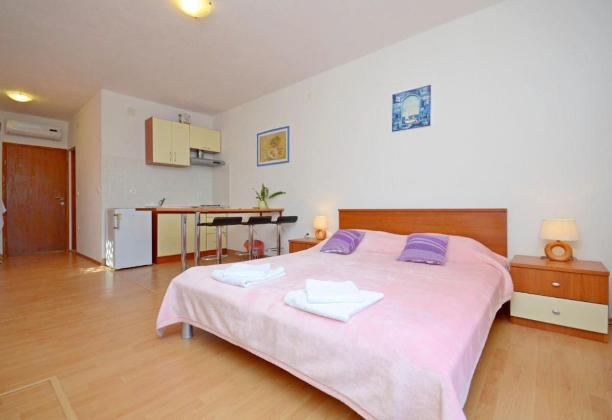 Apartments Luka Uble Екстериор снимка