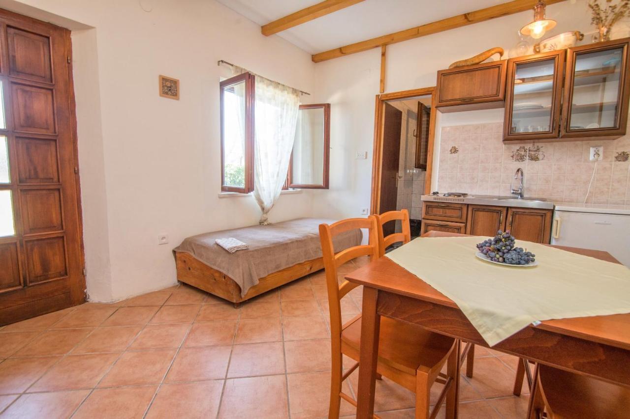 Apartments Luka Uble Екстериор снимка
