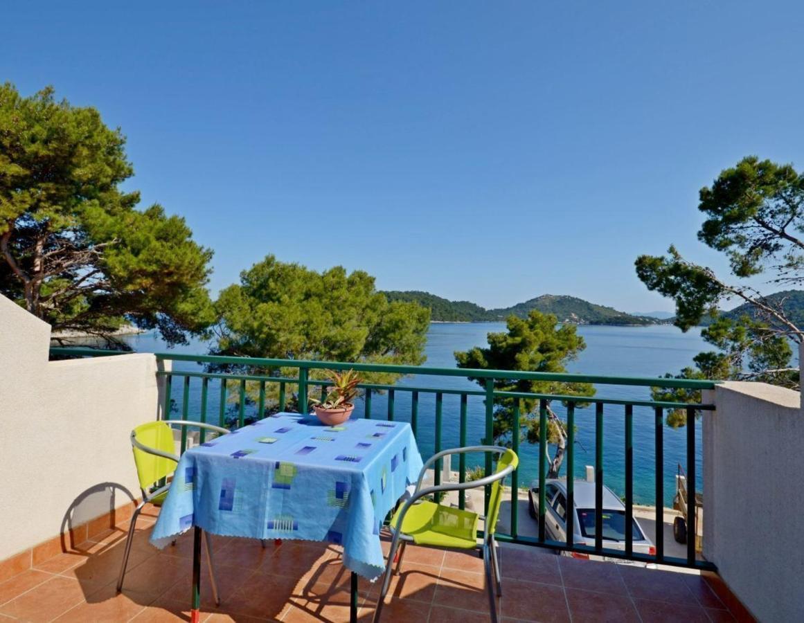 Apartments Luka Uble Екстериор снимка