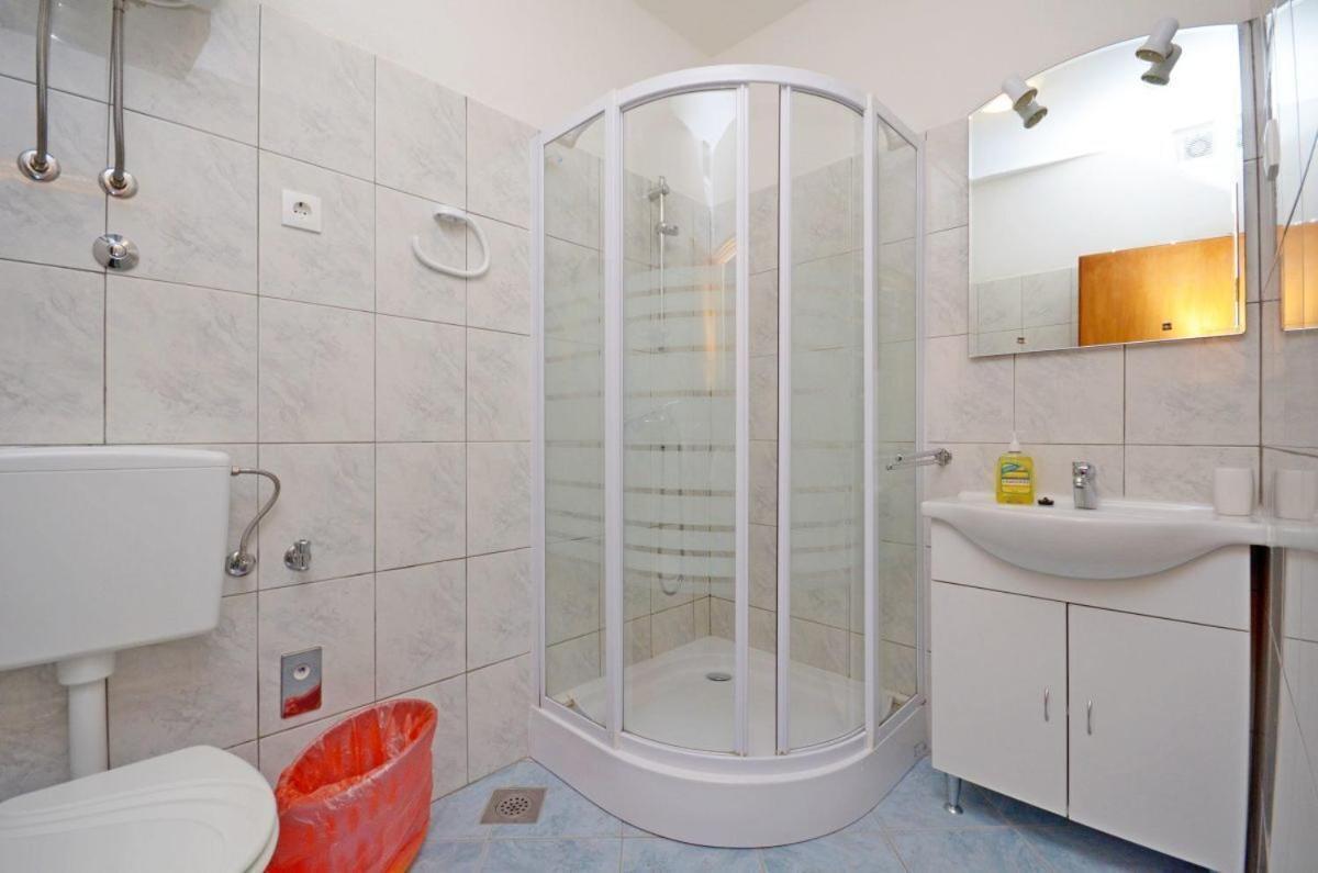 Apartments Luka Uble Екстериор снимка