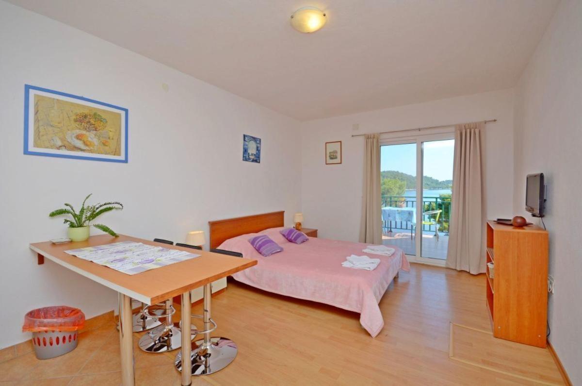 Apartments Luka Uble Екстериор снимка