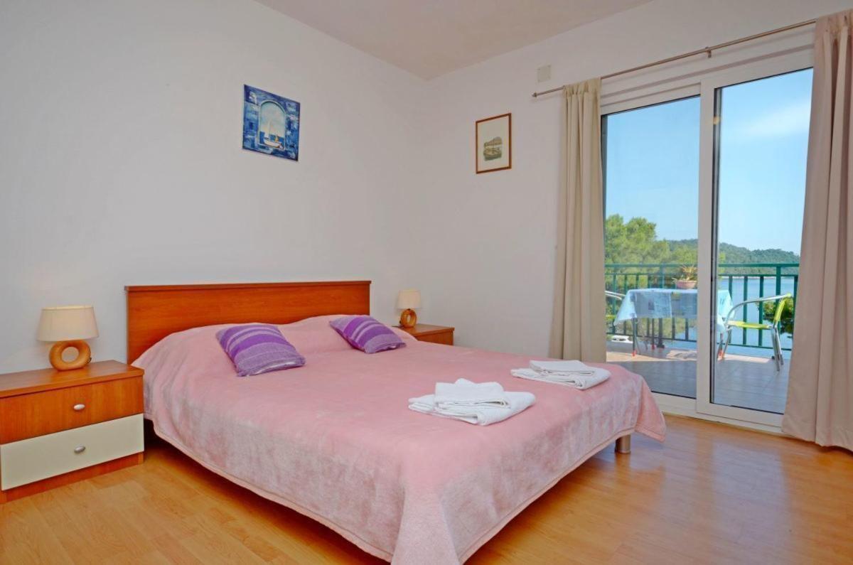 Apartments Luka Uble Екстериор снимка