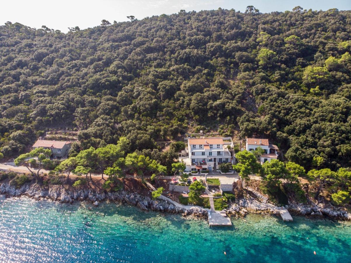 Apartments Luka Uble Екстериор снимка